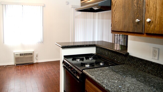 Foto del edificio - 3609 Jasmine Ave