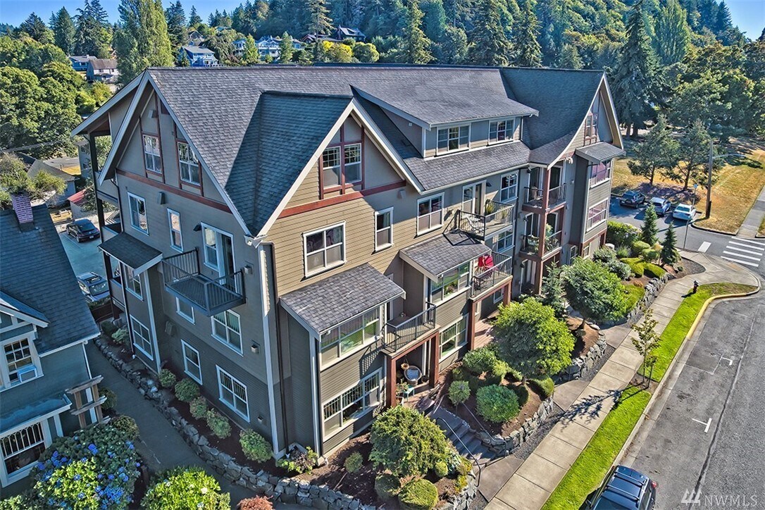 condo building - 1000 High St