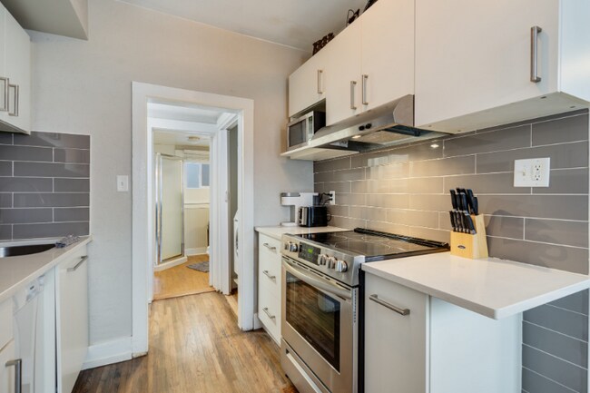 Foto del edificio - 1018 Akin Ave