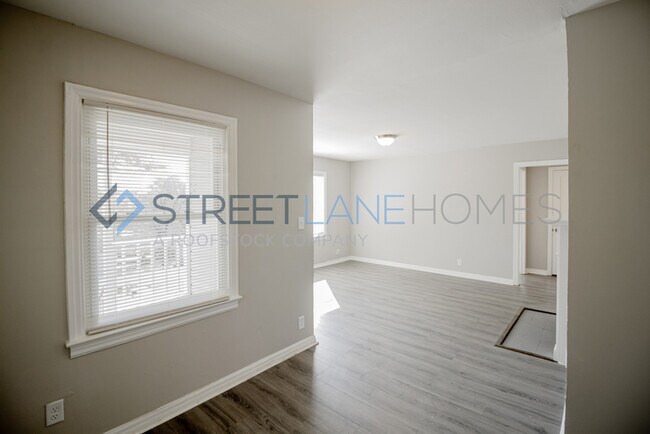 Building Photo - 624 Brunson Ave