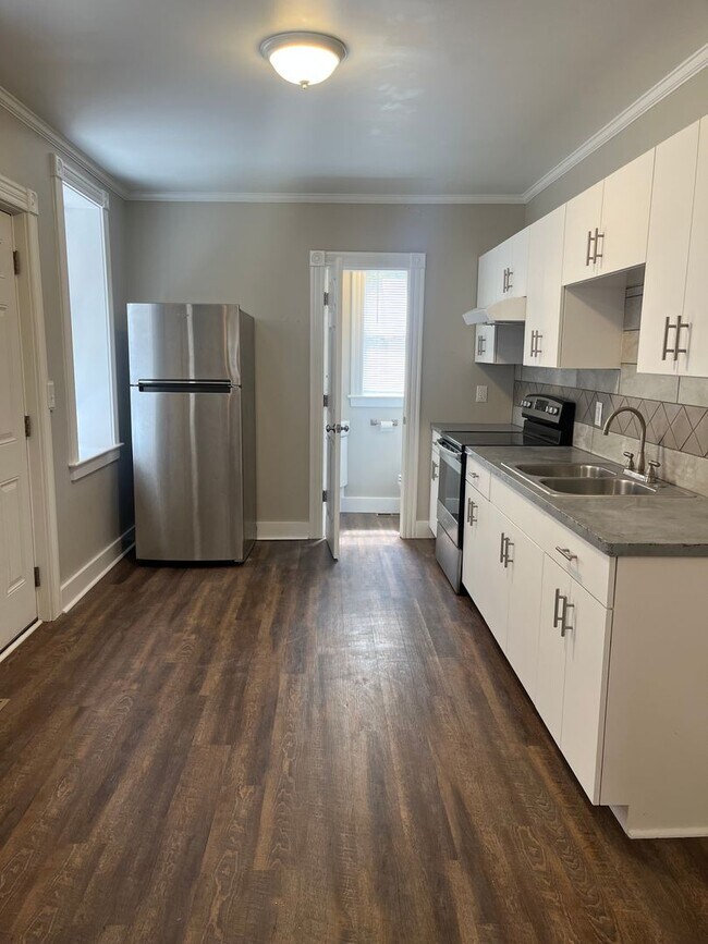 Building Photo - Renovated 4 Bedroom, 1.5 Bathroom in Lanca...