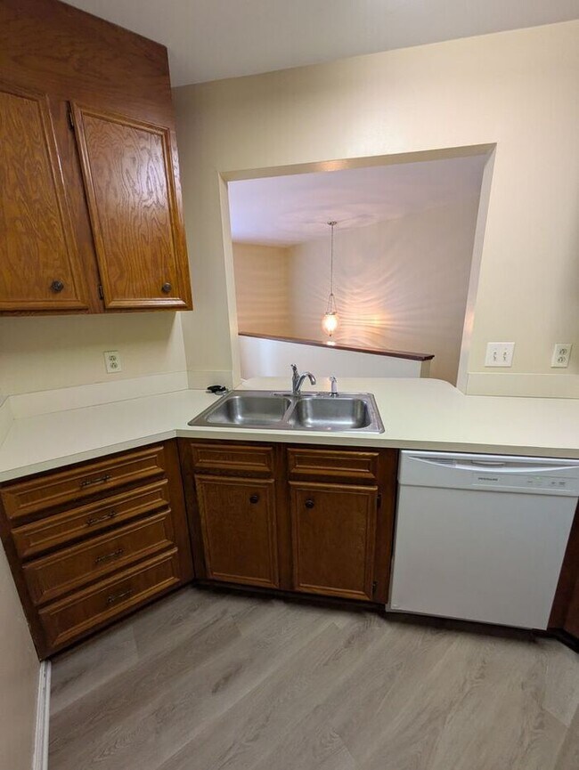 Foto del edificio - 2BD/2BA Condo Available Now in Hickory
