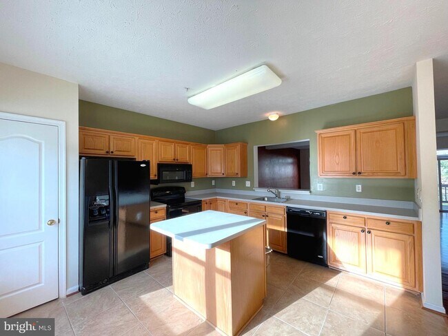 Foto del edificio - 48344 Long Ln