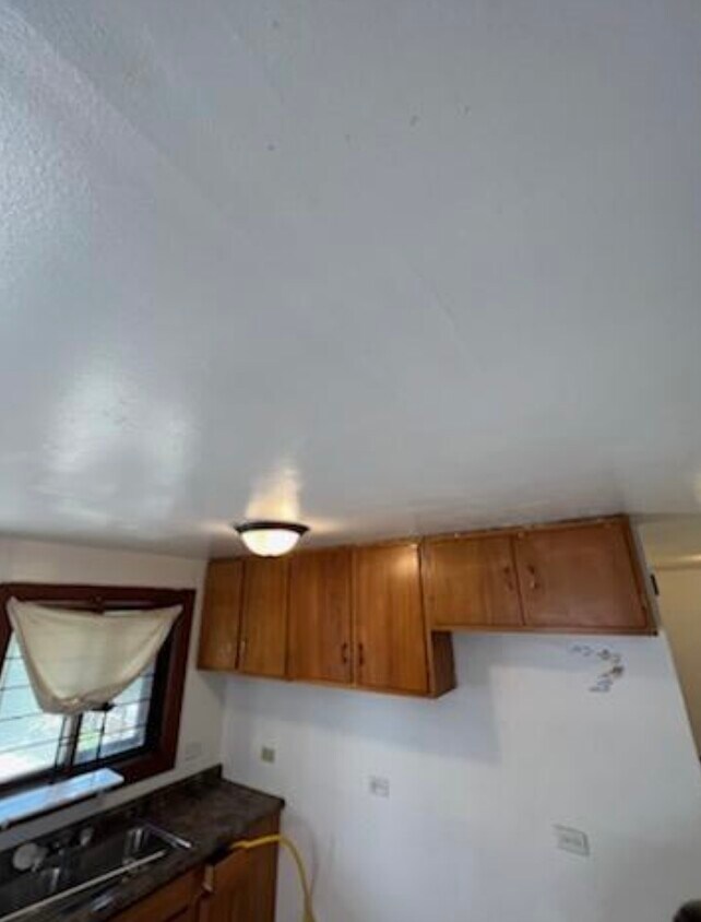 Kitchen - 14840 Ashland Ave