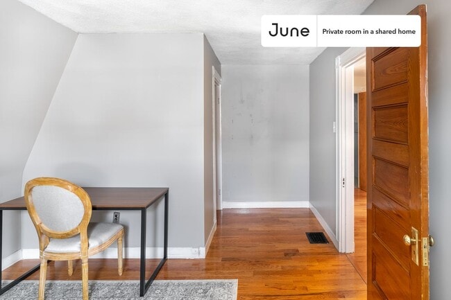 Building Photo - Room in Shared 6 bed/1.5 bath home