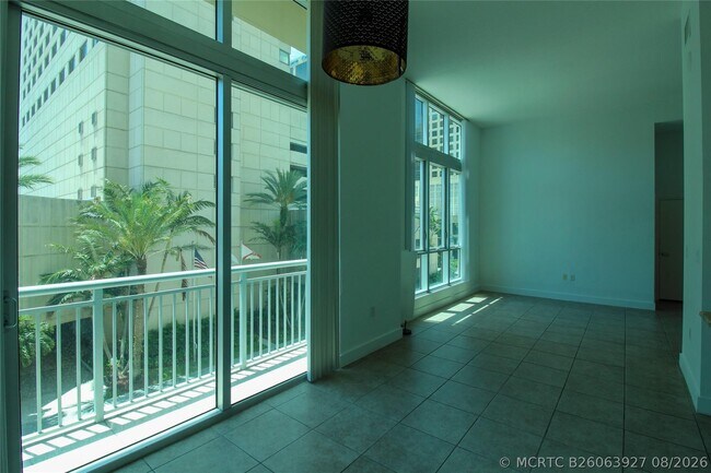 Foto del edificio - 9055 SW 73rd Ct