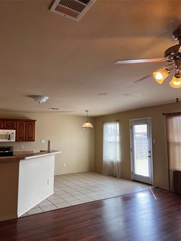 Foto del edificio - 245 Willow Creek Ln