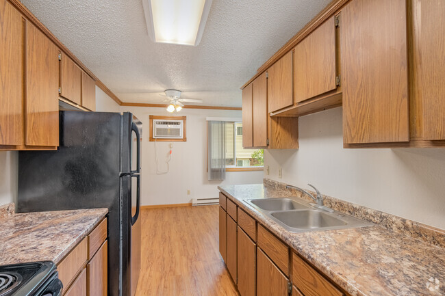 Apartment - Kitchen - Huntington Hills Apartments & Townhomes