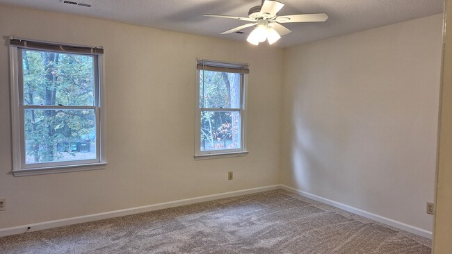 Large front bedroom - 1506 Shawnee St