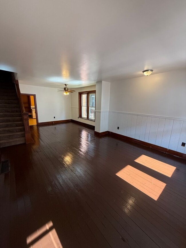 Building Photo - 459 New St