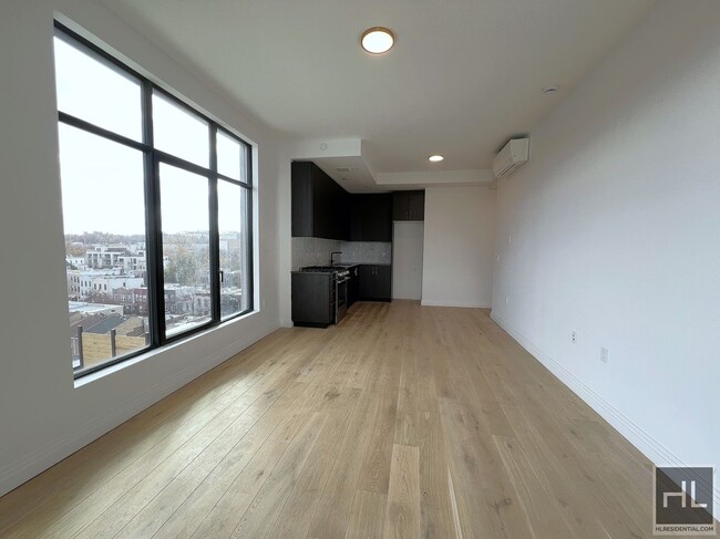 Building Photo - Luxurious 2 bedroom/1 Bathroom Penthouse A...