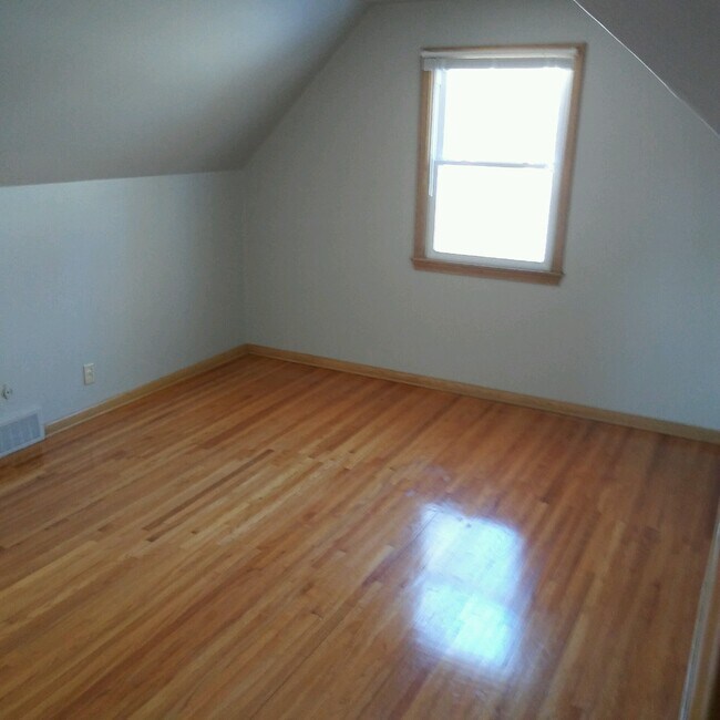 Building Photo - 1601 Buchanan St NE