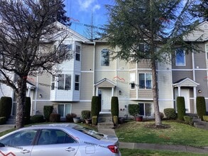 Building Photo - 3387 Bali St NE