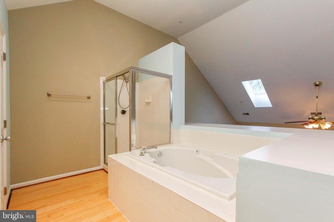 Foto del edificio - 9143 Carriage House Ln