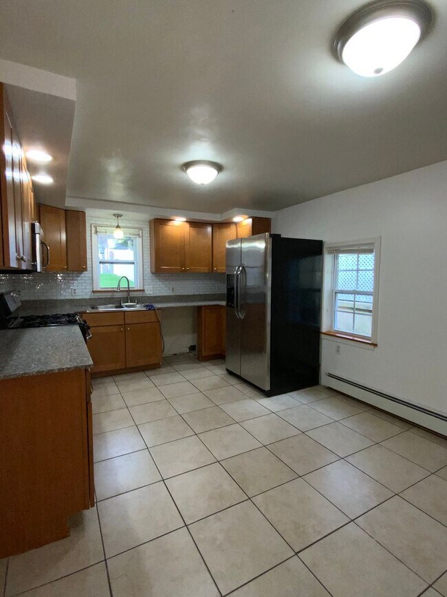 Building Photo - 3 br, 2 bath House - 505 W. MARKET STREET