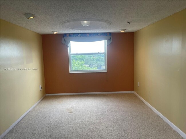 Building Photo - 3940 Inverrary Blvd