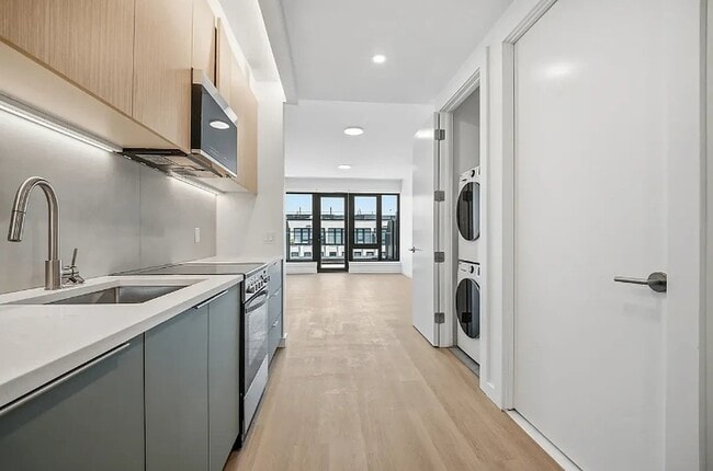 Foto del edificio - 2363 Bedford Ave
