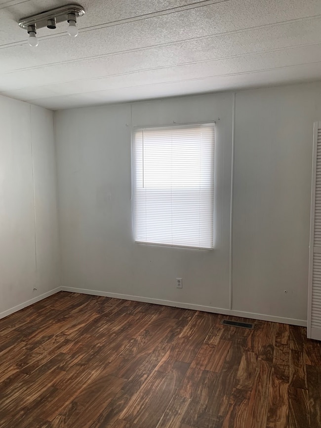 Foto del edificio - 3544-B W 15th St