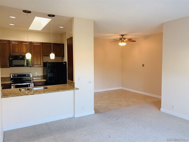 Foto del edificio - 8310 Regents Rd