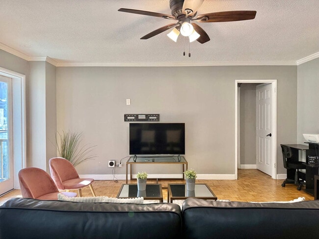 Building Photo - 300 Peachtree Rd NE