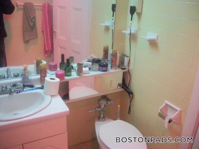 Building Photo - 62 Boylston St
