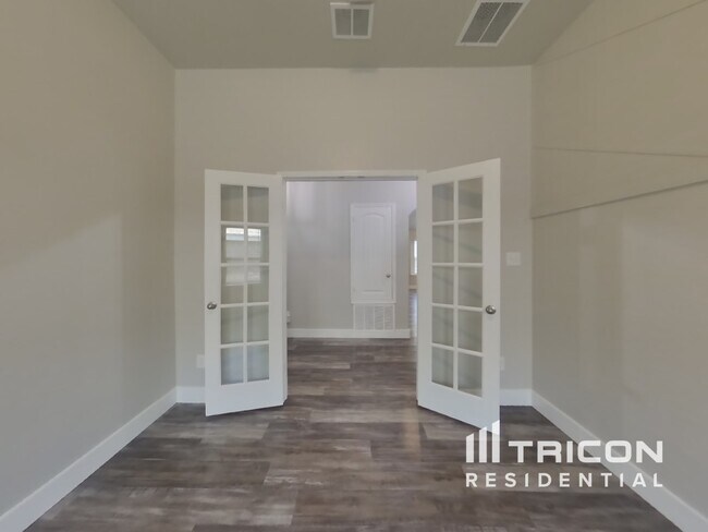 Foto del edificio - 1025 N Churchill Dr