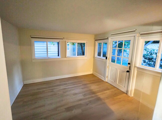 Foto del edificio - 11225 Goodwin Way NE