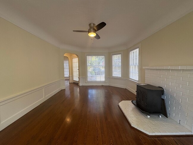Building Photo - Charming 2 Bed / 2 Bath Cottage in Palo Alto