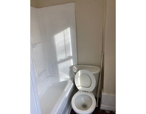 Building Photo - 559 Broadway St