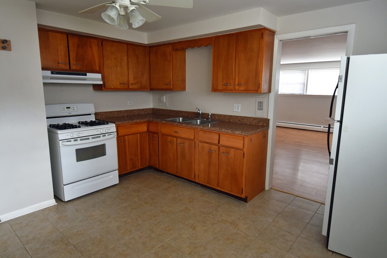 Eat In Kitchen - 209 E Palatine Rd