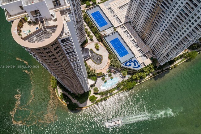 Foto del edificio - 901 Brickell Key Blvd
