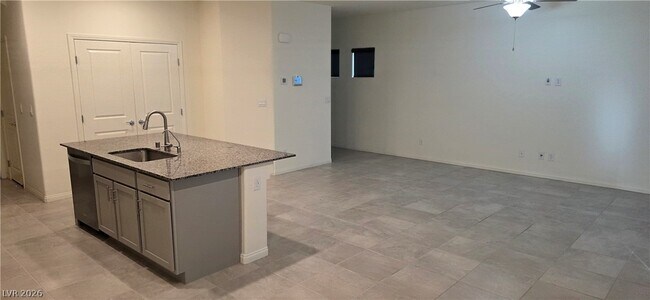 Foto del edificio - 427 Larksong Ave