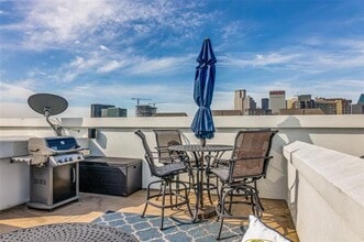 Building Photo - 3028 Carmel St