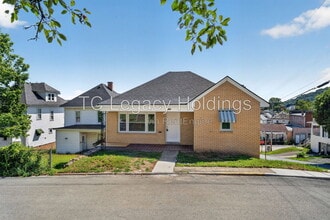 Building Photo - 300 Ash Ave