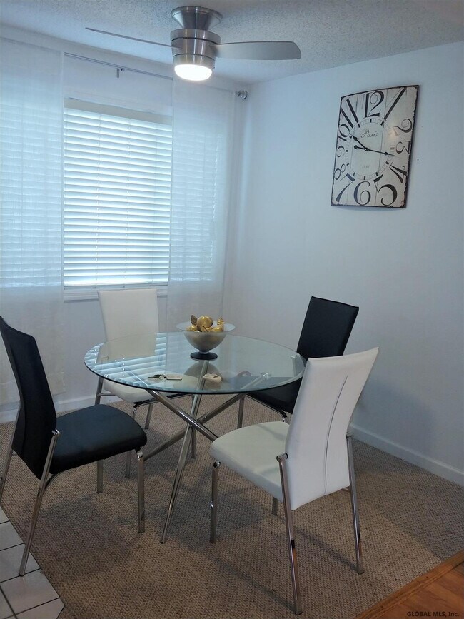 Foto del edificio - 40 Preakness Way