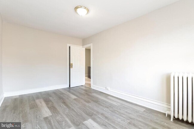 Building Photo - 7037 Elmwood Ave