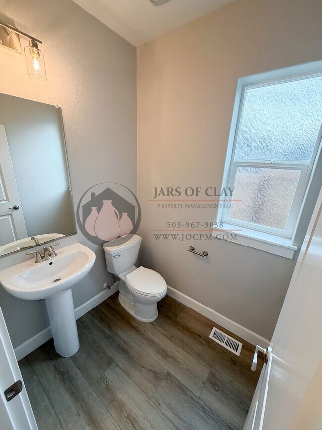 Foto del edificio - 1333/1335 Oppek St NE #2023-LL765