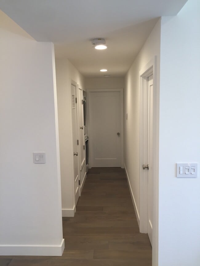 Building Photo - 23621 Del Monte Dr