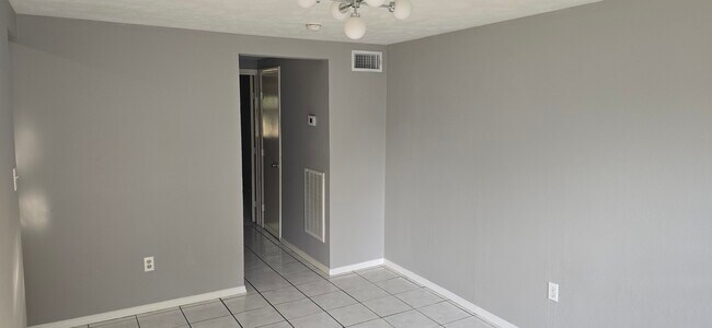 Building Photo - 3218 Chaffin St