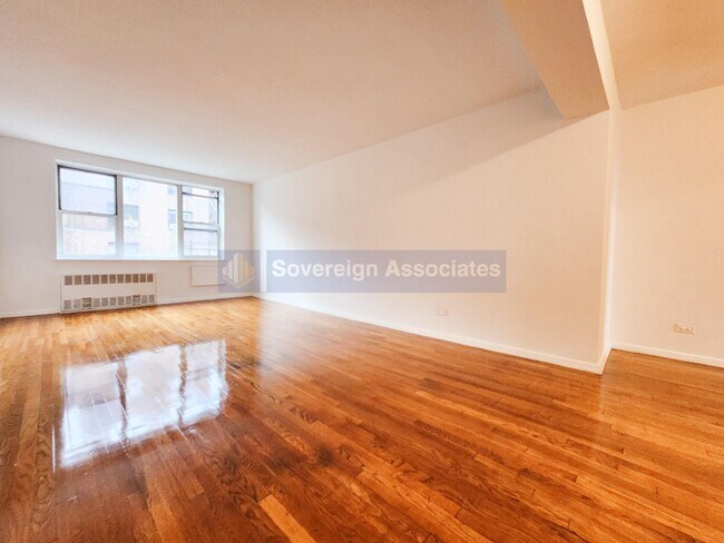 Foto del edificio - 3555 Oxford Avenue