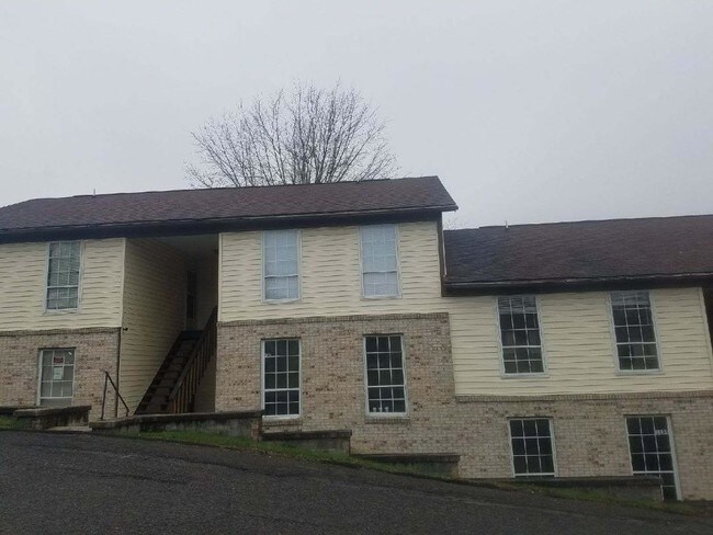 Foto compleja - 1100 Eastgate Dr