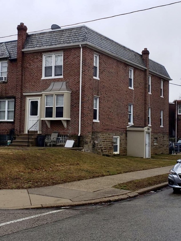 Main Entrance - 3300 Glenview St