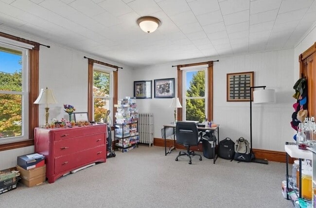 Building Photo - 62 Maple St