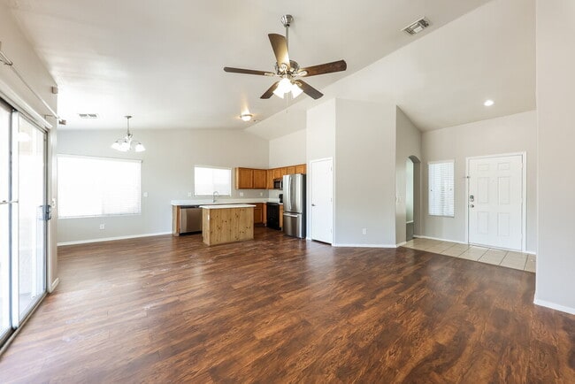 Foto del edificio - 6531 W Hess St