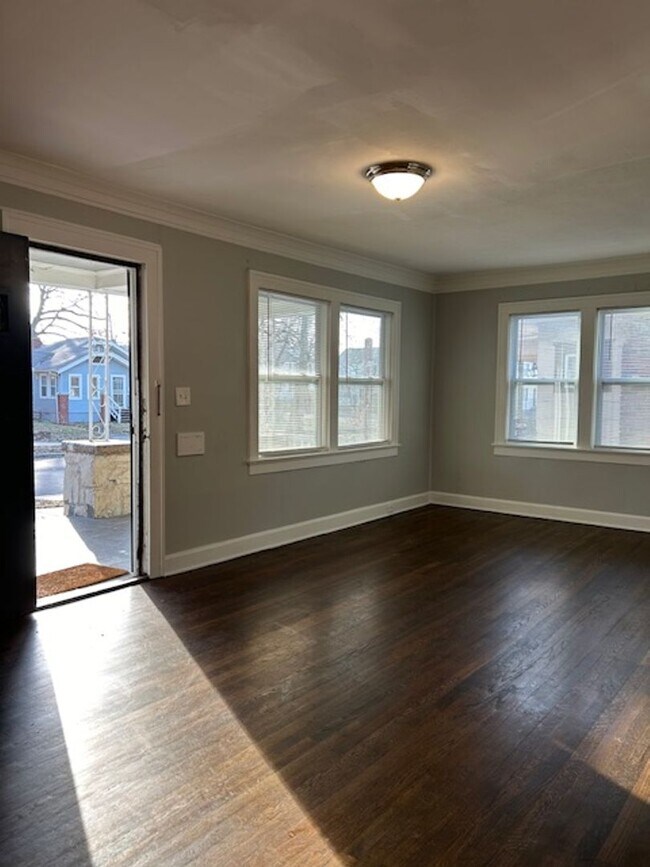 Building Photo - 4436 Flora Ave Kansas City, MO 64110