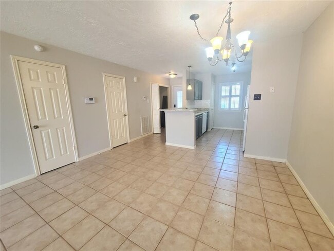 Building Photo - 2030 Plantation Dr