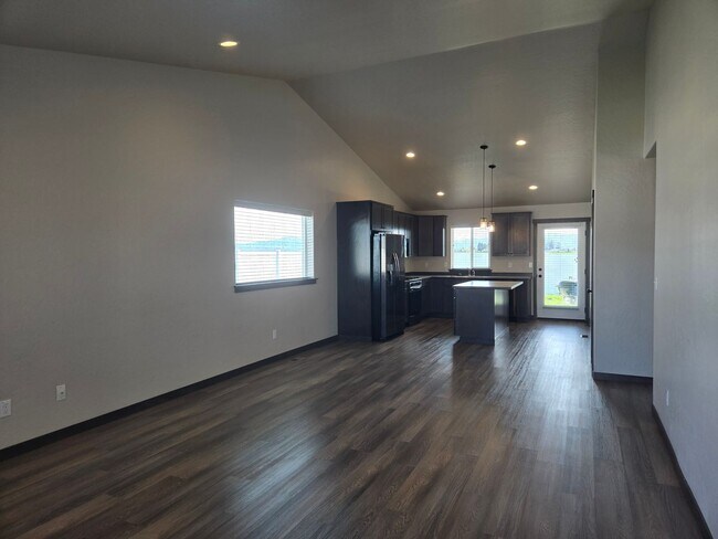 Foto del edificio - Newer 3 Bed / 2 Bath Single-Level Home in Rathdrum – Brookshire Subdivision