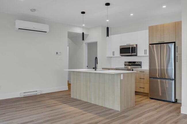 Building Photo - 1035 Melanson Rd