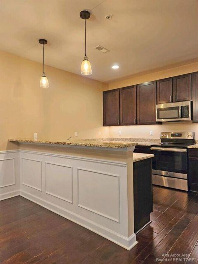 Foto del edificio - 5643 Arbor Chase Dr