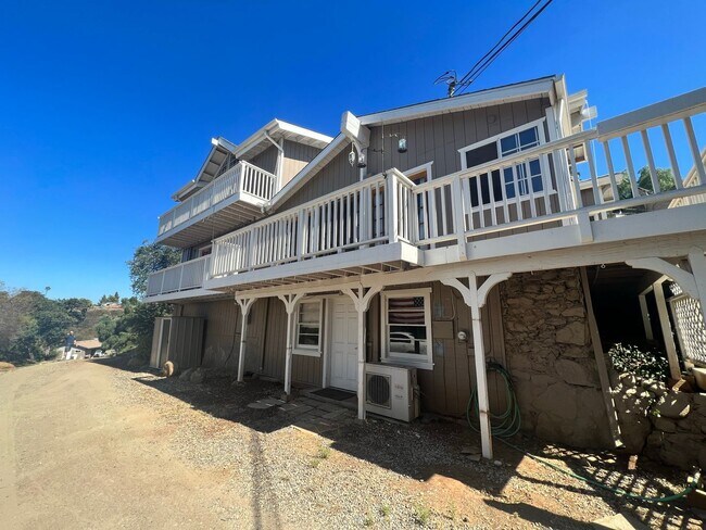 Foto del edificio - 3BR/3BA 3-Story HOME w/ AMAZING VIEWS LOCA...
